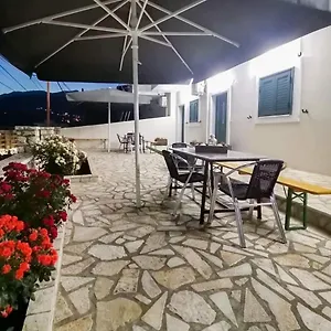Dina's Appartamento